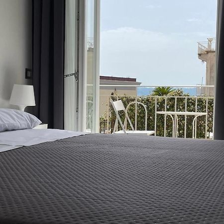Terrazza Don Mario Bed&Breakfast ปอซซุออลี ภายนอก รูปภาพ