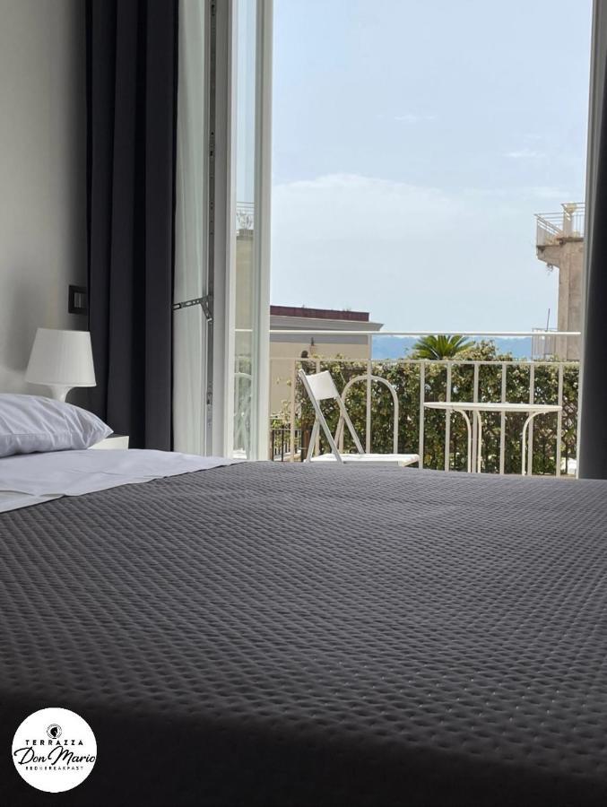 Terrazza Don Mario Bed&Breakfast ปอซซุออลี ภายนอก รูปภาพ