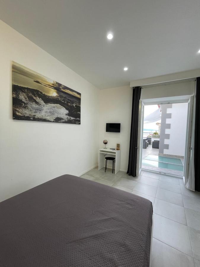 Terrazza Don Mario Bed&Breakfast ปอซซุออลี ภายนอก รูปภาพ