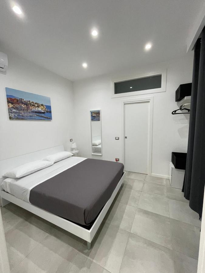 Terrazza Don Mario Bed&Breakfast ปอซซุออลี ภายนอก รูปภาพ